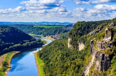 Blick vom Aussichtspunkt Bastei in der Sächsischen Schweiz