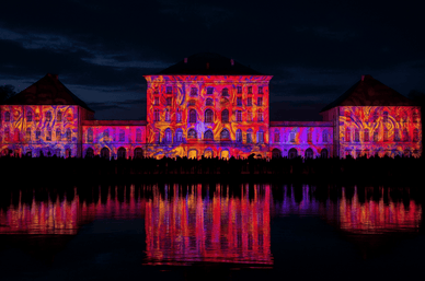 Die malerische Nymphenburg Illumination mit Abendbeleuchtung
