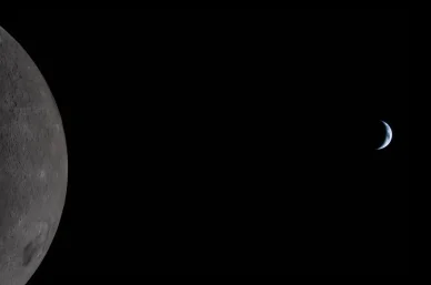Mission Artemis II Lune à gauche et Terre au loin.