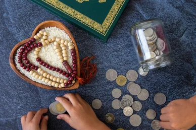 دليلك الشامل لإخراج الزكاة والصدقات: طهر مالك وضاعف أجرك أخرج زكاة أموالك وزكاة الفطر لتطهير النفس والتقرب إلى الله بخطوات موثوقة