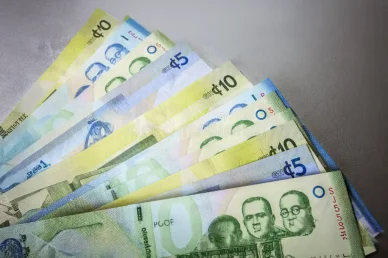 Купюры ганского седи разных номиналов Ганскогий седи