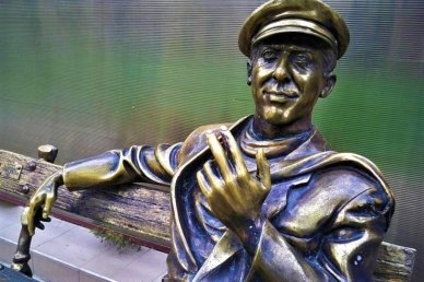 Пам'ятник героям роману "12 стільців"