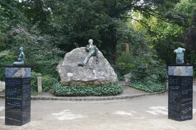 Oscar Wilde Monument