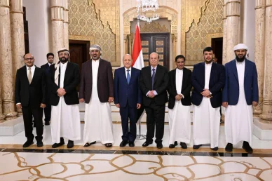 القيادة السياسية في اليمن: أعضاء مجلس القيادة الرئاسي مجلس القيادة الرئاسي (Presidential Leadership Council): أعضاء مجلس القيادة الرئاسي اليمني أمام علم اليمن.