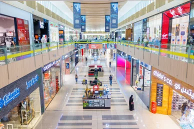 دوحة فستيفال سيتي: وجهتك الأولى للتسوق واكتشاف أشهر العلامات التجارية في قطر جولة داخلية ممتعة في دوحة فستيفال سيتي تظهر مجموعة واسعة من المتاجر والعلامات التجارية العالمية لتجربة تسوق متكاملة