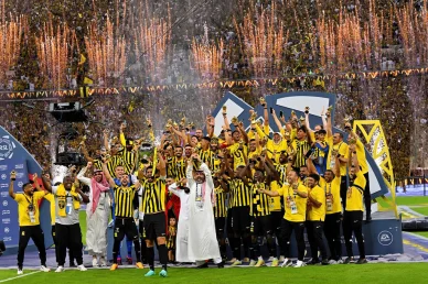 أبطال الذهب: تتويج نادي الاتحاد بلقب البطولة في ليلة تاريخية لاعبو نادي الاتحاد السعودي يرفعون كأس البطولة على منصة التتويج وسط احتفالات صاخبة وألعاب نارية