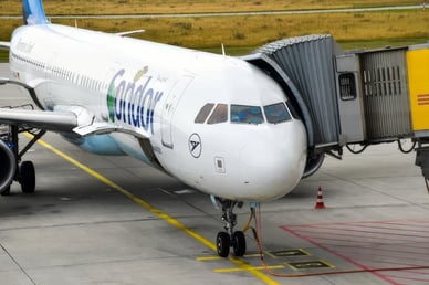 Condor: Geschichte, Strecken und Vorteile der deutschen Fluggesellschaft