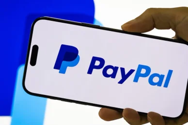 شعار باي بال للهاتف شعار باي بال على شاشة هاتف ذكي بشكل أفقي