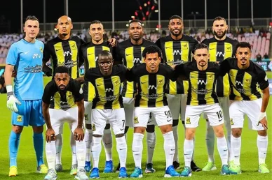 تشكيلة النمور: نجوم نادي الاتحاد في أتم الاستعداد للمواجهة التشكيلة الأساسية لنجوم نادي الاتحاد السعودي بقميصهم الأصفر والأسود بقيادة كريم بنزيما ونغولو كانتي قبل انطلاق المباراة