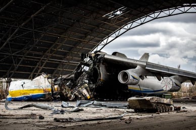 Avion Antonov AN-225 détruit par la guerre en Ukraine.