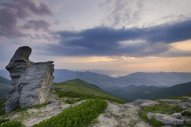 Вухатий Камінь