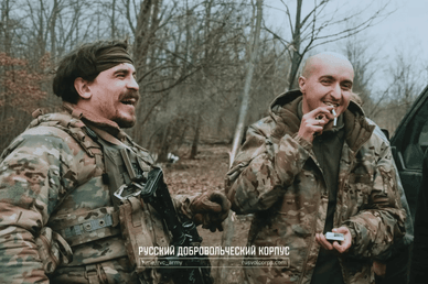 Двоє бійців РДК