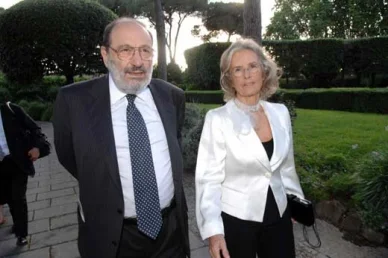 Umberto Eco con la moglie