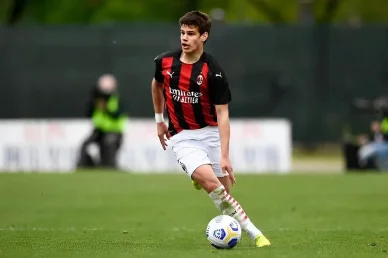 Miloš Kerkez az AC Milan játékosaként Kerkez Milos milan