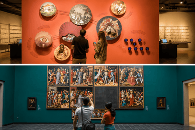 Zwei Säle der Frankfurter Museen: Besucher vor einer Installation mit runden Paneelen an einer orangefarbenen Wand und ein Paar vor einem mittelalterlichen Flügelaltar vor türkisfarbenem Hintergrund