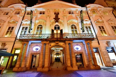 Fasáda kasina „Ambassador“ v Praze