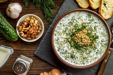 Bulgarische kalte Joghurtsuppe Tarator