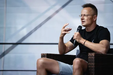 Szijjártó Péter erősen euroszkeptikus álláspontot képvisel Szijjártó Péter Politikai nézetei