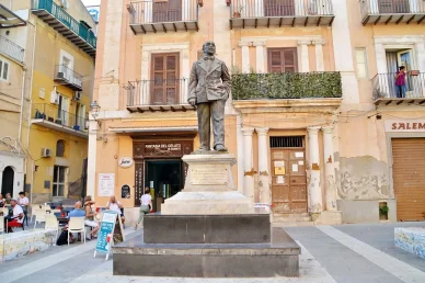 Monumento a Luigi Pirandello