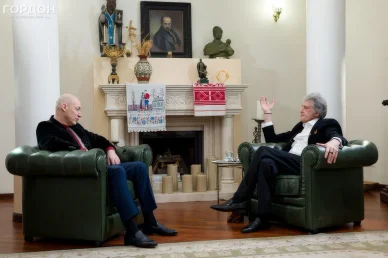 Дмитро Гордон та Віктор Ющенко Гордон та Ющенко під час інтерв’ю