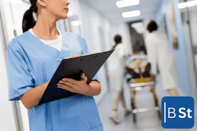 Vorschlag zur Übertragung von Hausarztaufgaben auf Pflegekräfte sorgt 2026 für Kritik der Gewerkschaften