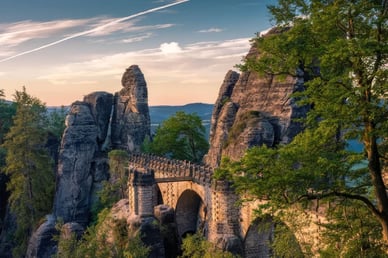 Wunderschöner Sonnenaufgang über der Bastei in der Sächsischen Schweiz