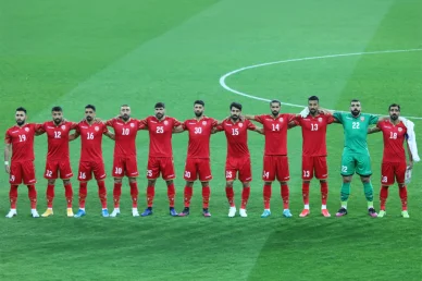 منتخب البحرين لكرة القدم: التشكيلة الأساسية والتشابك الجماعي قبل المباراة منتخب البحرين (Bahrain): اصطفاف اللاعبين قبل بداية المباراة.