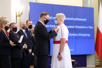 Odznaczenia Anita Włodarczyk podczas odbioru Krzyż Komandorski z Gwiazdą Orderu Odrodzenia Polski, 2021