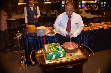 ديكورات كازينو مع ثريا وكعكة بوفيه مميزة في كازينو رويال شرم الشيخ