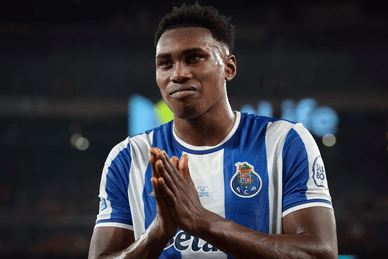 Samu Aghehowa é enérgico em campo