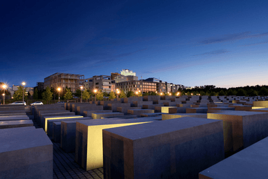 Holocaust-Mahnmal in Berlin, bekannt und oft fotografiert