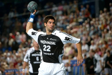 Nikola Karabatic au THW Kiel. Nikola Karabatic au tir avec le THW Kiel.