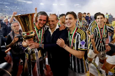 Adrien Rabiot victorieux avec la Juventus Turin. Adrien Rabiot célébrant un titre avec la Juventus.