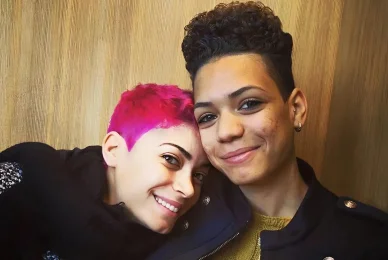 Elodie Di Patrizi con la sorella Elodie giovane