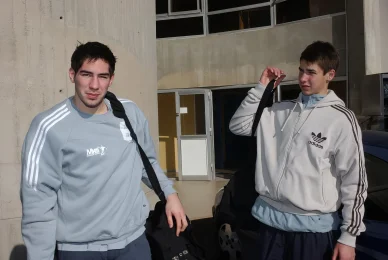 Nikola Karabatic et son frère Luka Karabatic. Nikola Karabatic avec son frère Luka.
