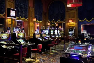 Casino Barrière de Trouville salle de jeux. Casino Barrière de Trouville machines à sous.