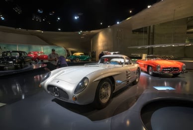 Innenansicht des Mercedes-Benz Welt Museums