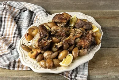 Κλεφτίκο – αρνί με λαχανικά και βότανα