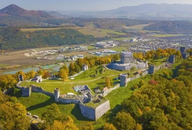 Zrúcaniny hradu Šariš hrad