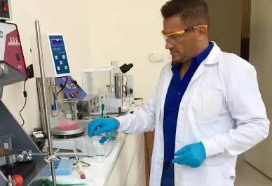 Zoltán Crystal Nails