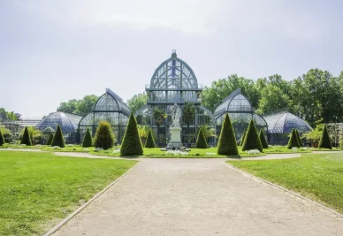 Serres monumentales du jardin botanique du parc de la Tête-d'Or. Grandes serres botaniques historiques au parc de la Tête-d'Or.