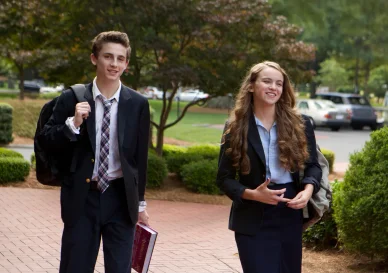 Timothée Chalamet scène de Miss Stevens. Timothée Chalamet dans Miss Stevens.