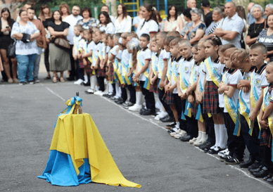 Лінійка першокласників під час Дня знань