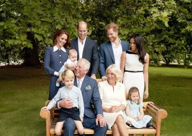 Ο βασιλιάς με τα εγγόνια του