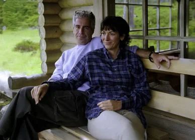 Jeffrey Epstein et Ghislaine Maxwell en photo privée.