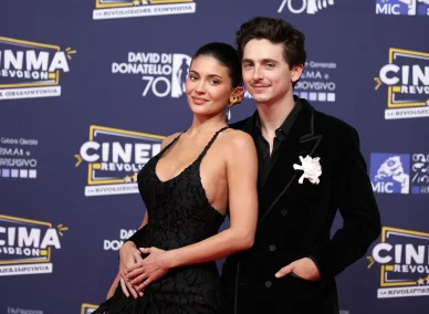 Timothée Chalamet Kylie Jenner apparition publique. Timothée Chalamet et Kylie Jenner sur tapis rouge.