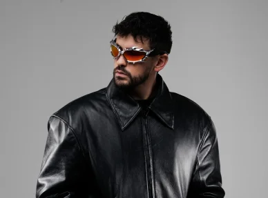 Joyca beatmaker et musicien français. Joyca musicien en veste noire.