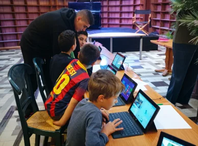 Atelier numérique de L'Archipel. Kids Coding Club à L'Archipel.