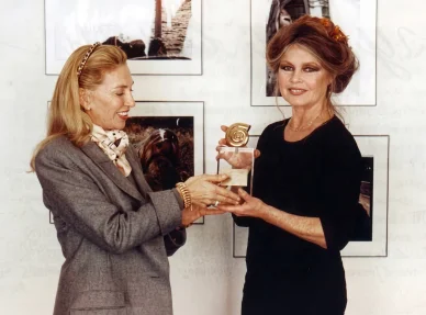 Brigitte Bardot et la protection des animaux. Brigitte Bardot récompensée pour son engagement animalier.