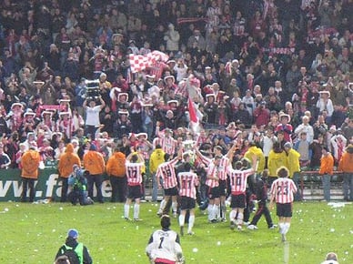 Derry City celebrate winning  FAI Cup